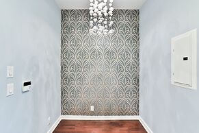 Exquisite 55th Floor 2 Bed 2 Bath Parking