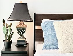 Exquisite 55th Floor 2 Bed 2 Bath Parking