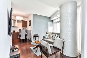 Exquisite 55th Floor 2 Bed 2 Bath Parking