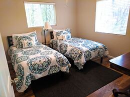Lake Breeze Resort