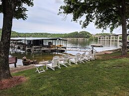 Lake Breeze Resort
