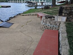 Lake Breeze Resort