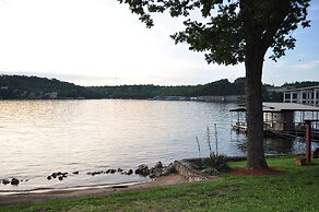 Lake Breeze Resort