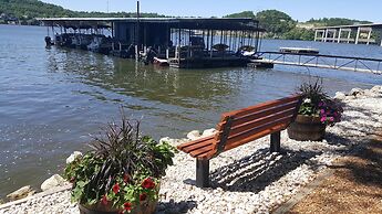 Lake Breeze Resort