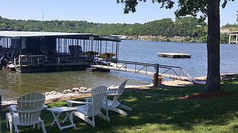 Lake Breeze Resort
