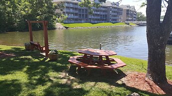 Lake Breeze Resort