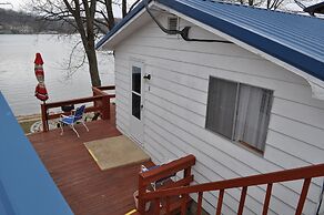 Lake Breeze Resort