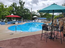 Lake Breeze Resort