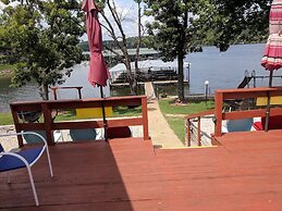 Lake Breeze Resort