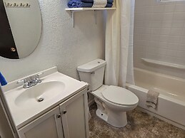 Lake Breeze Resort