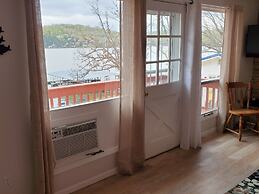Lake Breeze Resort