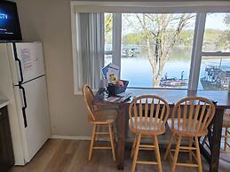 Lake Breeze Resort