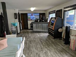 Lake Breeze Resort