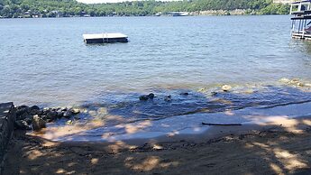 Lake Breeze Resort