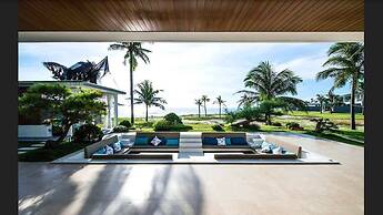 Luxury Yacht Villa