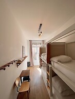 Georges Hostel & Café