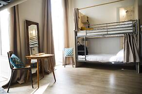 Georges Hostel & Café