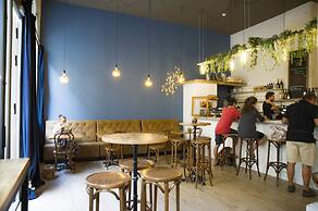 Georges Hostel & Café