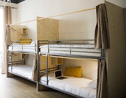 Georges Hostel & Café