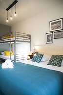 Georges Hostel & Café