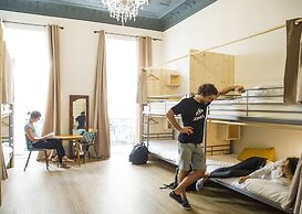 Georges Hostel & Café