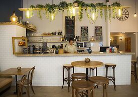 Georges Hostel & Café
