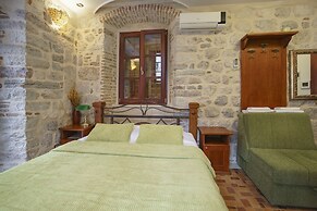 Wine house old town apartments