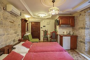 Wine house old town apartments