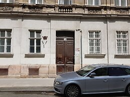 Budapest Holiday Colours