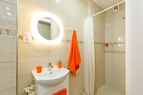 Budapest Holiday Colours