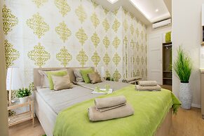 Budapest Holiday Colours