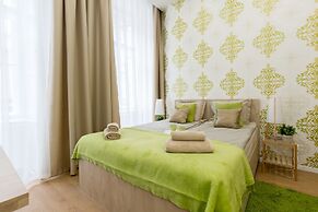 Budapest Holiday Colours