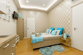 Budapest Holiday Colours