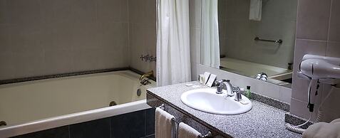 Howard Johnson by Wyndham San Pedro