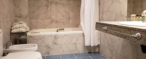 Howard Johnson by Wyndham San Pedro