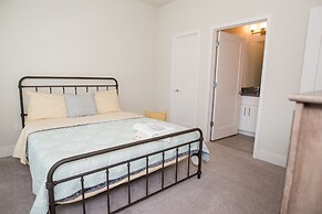 Modern 3 Bed Smarthome in Heart of Tampa