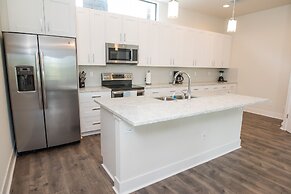 Modern 3 Bed Smarthome in Heart of Tampa