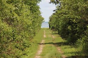 Mackinac Lake Trail Motel