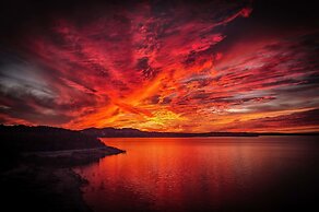 Holiday Lodge on Canyon Lake
