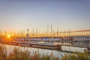 Holiday Lodge on Canyon Lake