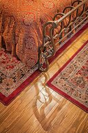 Holiday Lodge on Canyon Lake