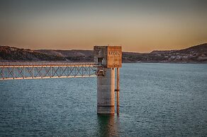 Holiday Lodge on Canyon Lake
