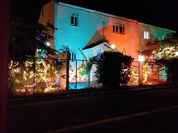 Bell At The Airport Suites Adults Only ( Free Airport Transportation)