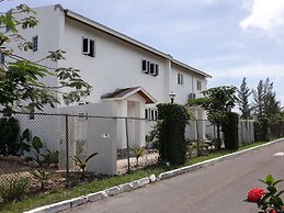 Bell At The Airport Suites Adults Only ( Free Airport Transportation)