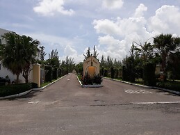 Bell At The Airport Suites Adults Only ( Free Airport Transportation)