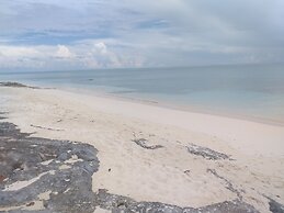 Bell At The Airport Suites Adults Only ( Free Airport Transportation)