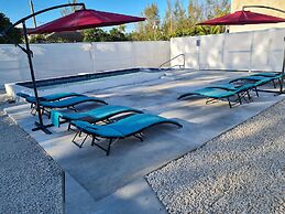 Bell At The Airport Suites Adults Only ( Free Airport Transportation)