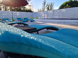 Bell At The Airport Suites Adults Only ( Free Airport Transportation)