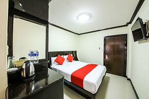 OYO 118 Beach Walk Stay