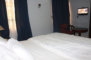 Ann's Haven Hotel & Suites